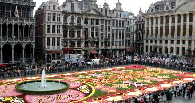 Alfombra de flores en la plaza de Bruselas